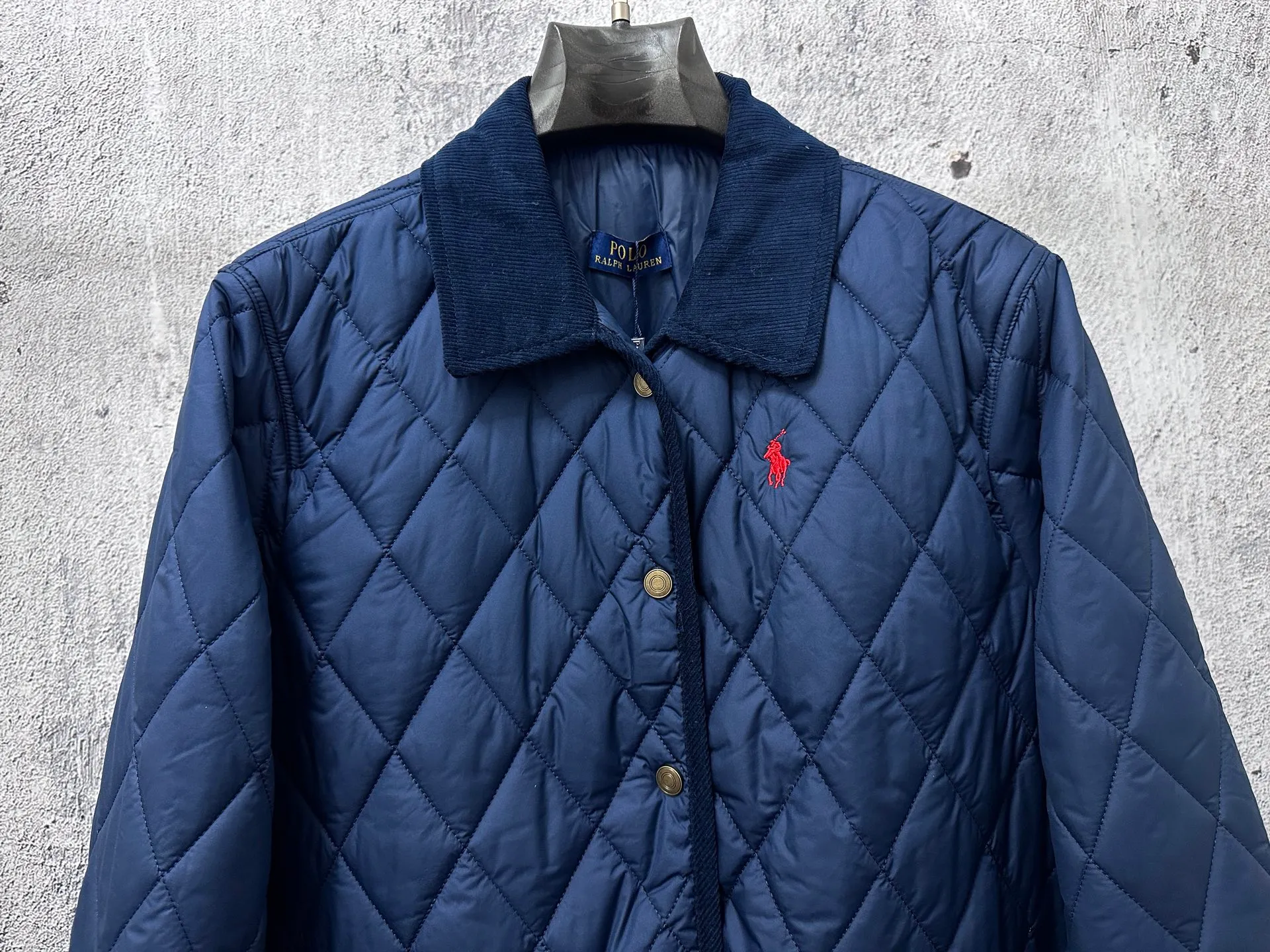 P320 【Ralph Lauren】Ralph Lauren's new brand of corduroy cotton jacket with logo embroidery on the chest, diamond plaid lapel, and perfect control of workmanship details, exquisite small logo embroidery on the chest, corduroy color-blocked lapel, and pocket design show details and highlight your personality! The version is simple but not simple! It is very youthful and energetic, and can be easily worn by both men and women. It is very in line with the fashion aesthetic concepts of today's young people! Size:S-XL